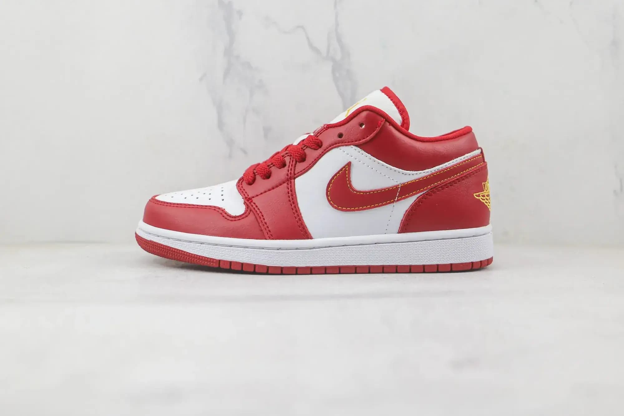 Jordan Nike Air Jordan 1 Low — Red