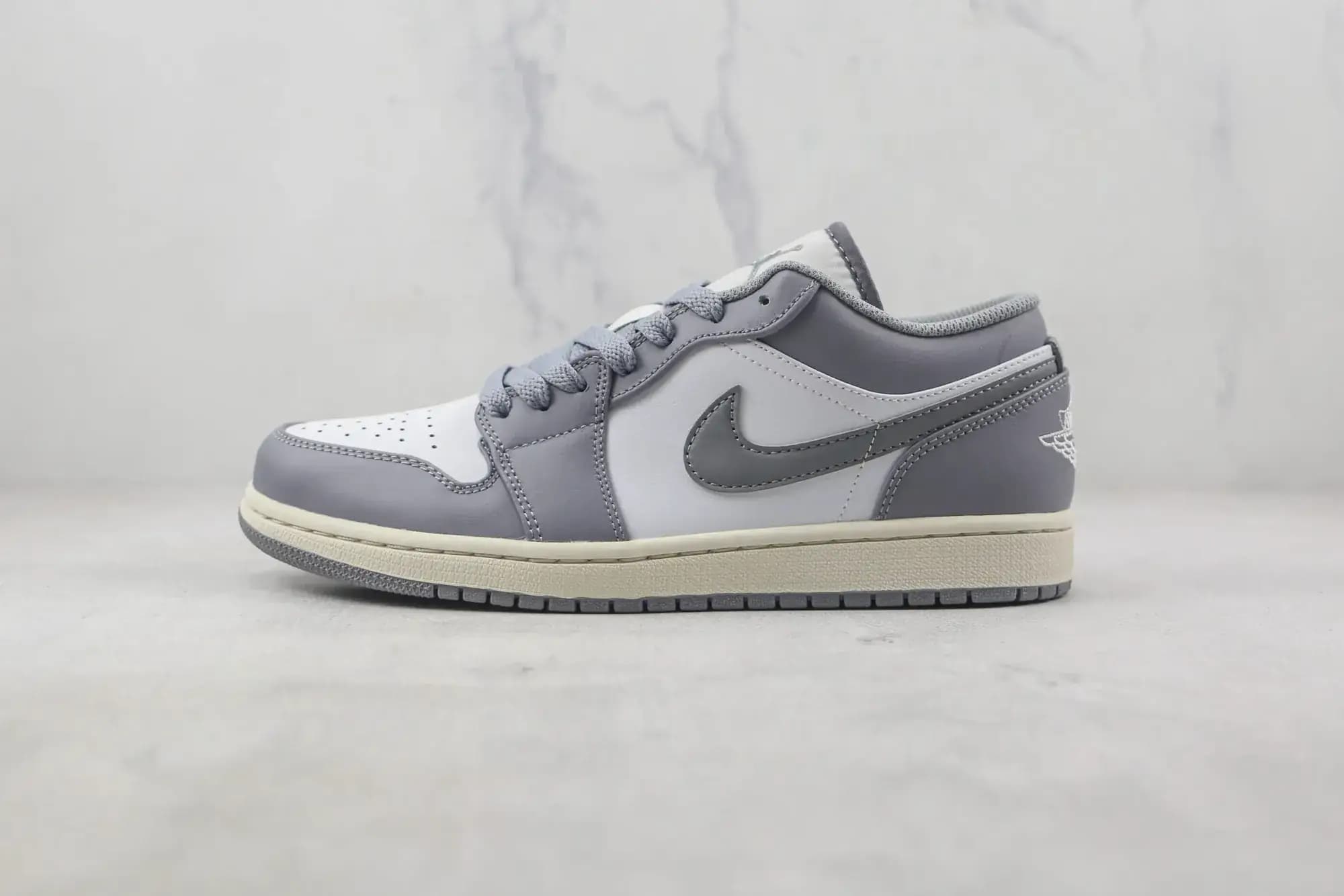 Jordan Nike Air Jordan 1 Low Vintage Stealth — Grey
