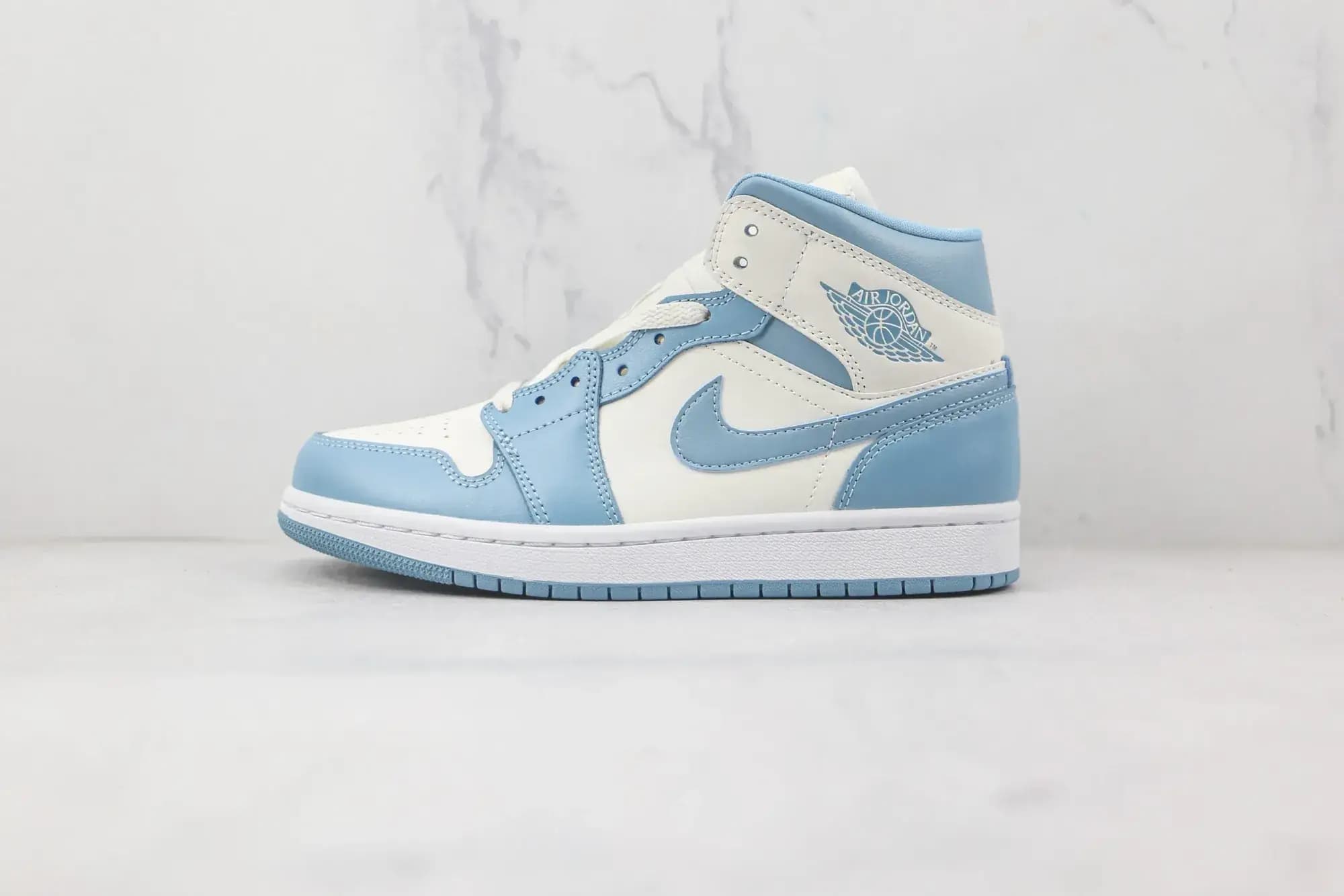 Jordan NIKE Air Jordan AJ1 Mid — White blue