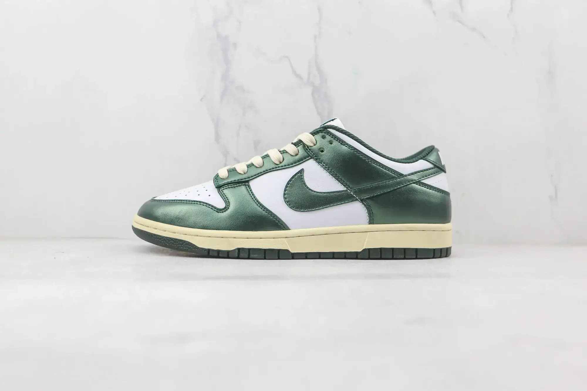 Nike SB Dunk Low Vintage — Green