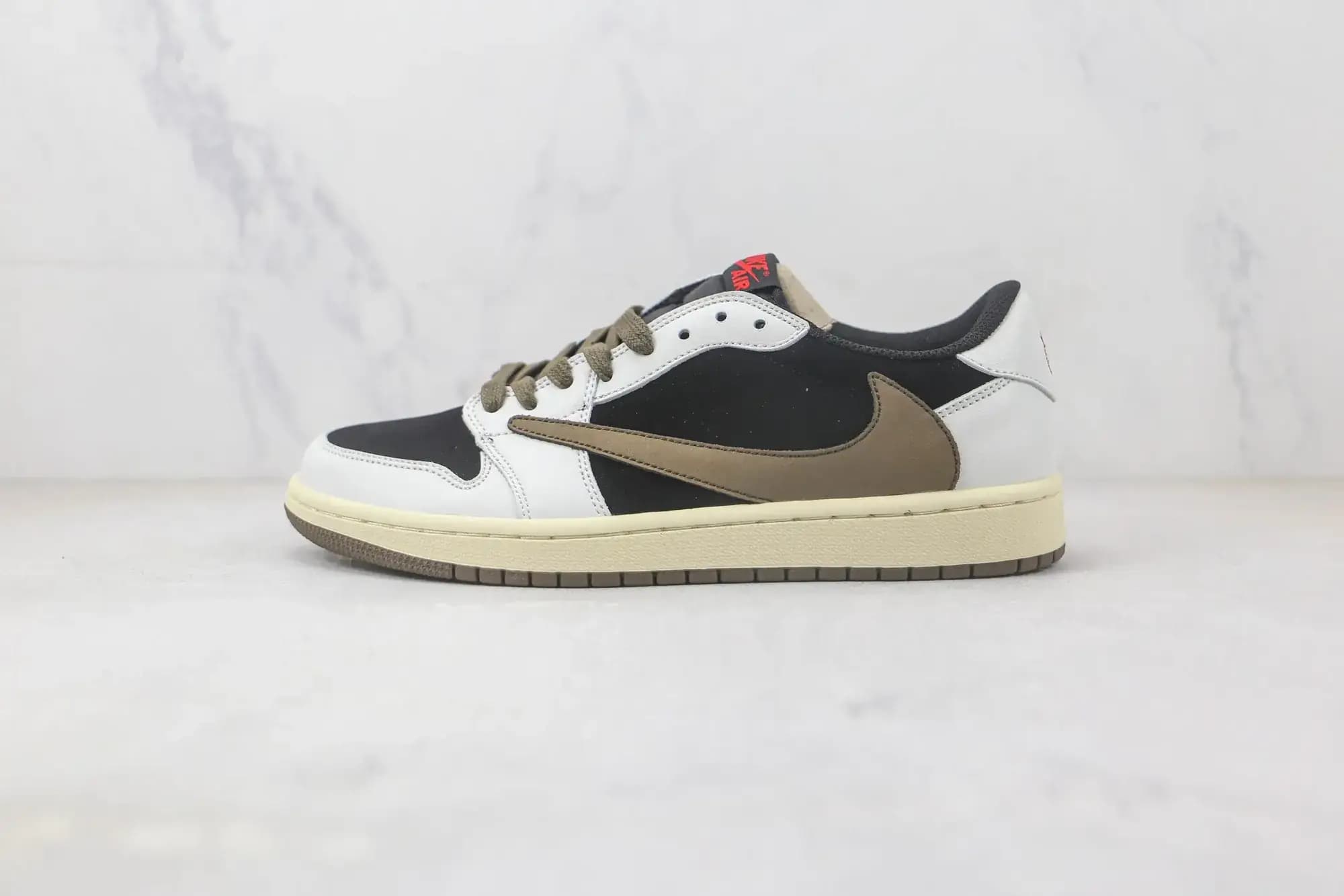 Jordan Travis Scott x Nike Air Jordan 1 Retro Low OG SP — White Grown