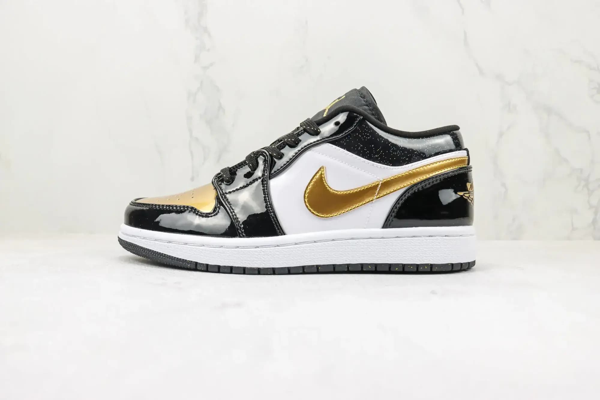 Jordan Nike Air Jordan 1 Low SE — Gold Toe
