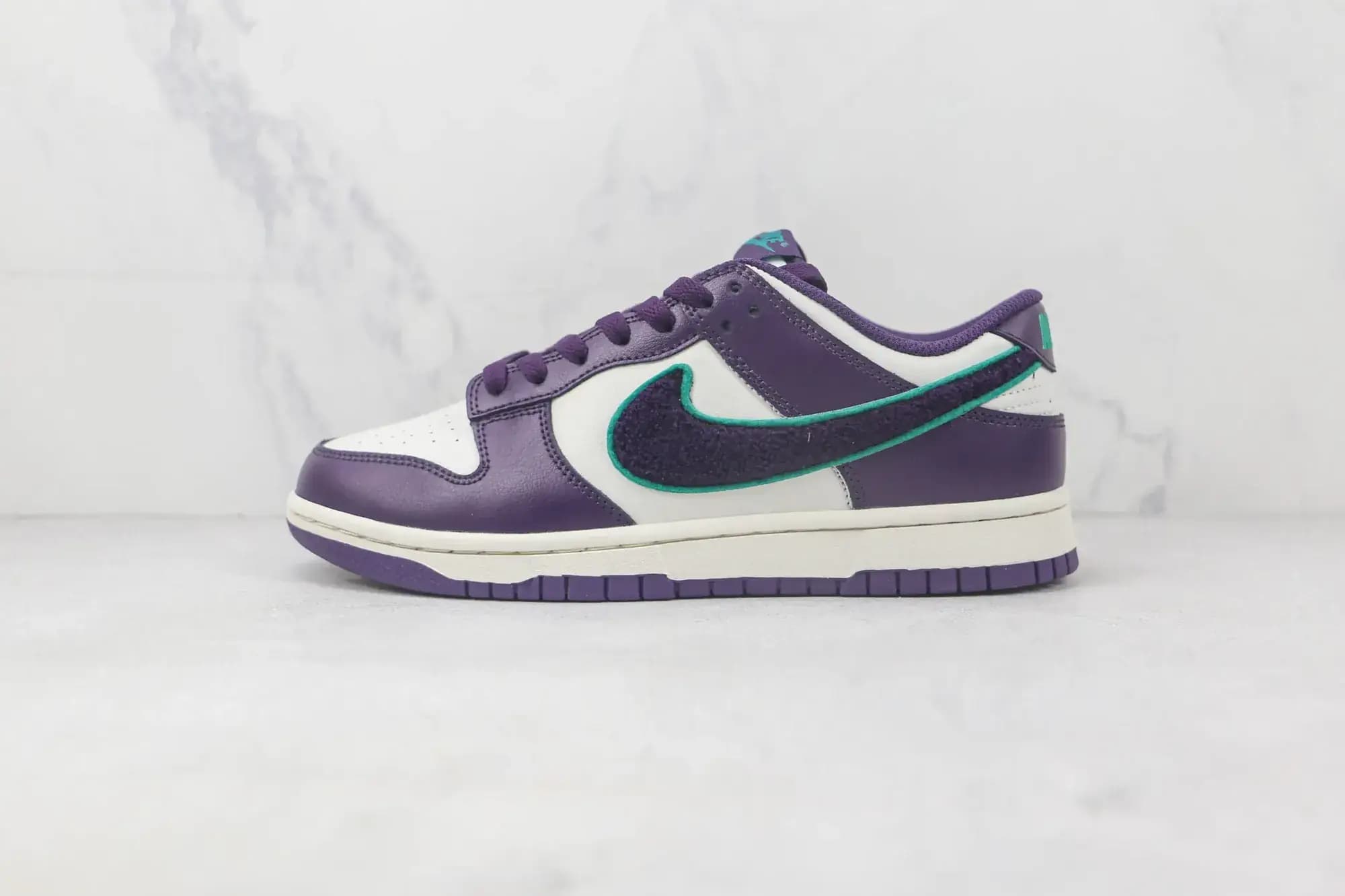 Nike SB Dunk Low Chenille Swoosh