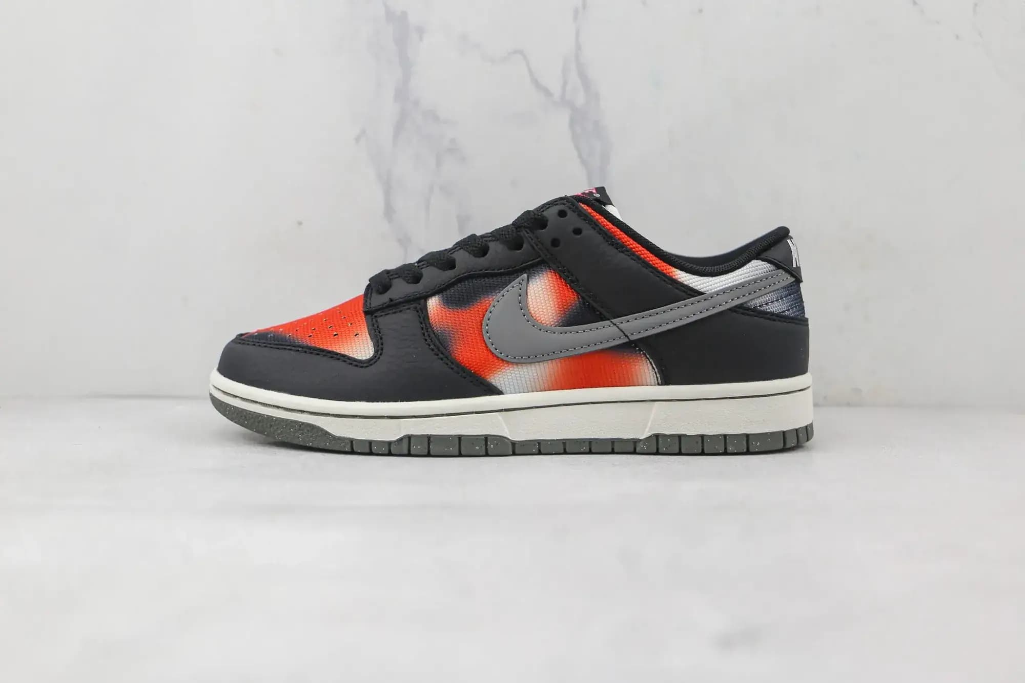 Nike Dunk Low Graffiti — Red