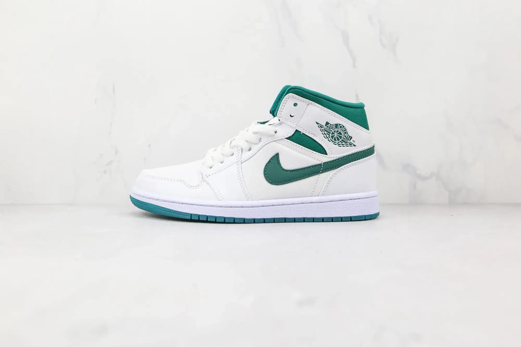 Jordan Nike Air Jordan 1 Mid — White green