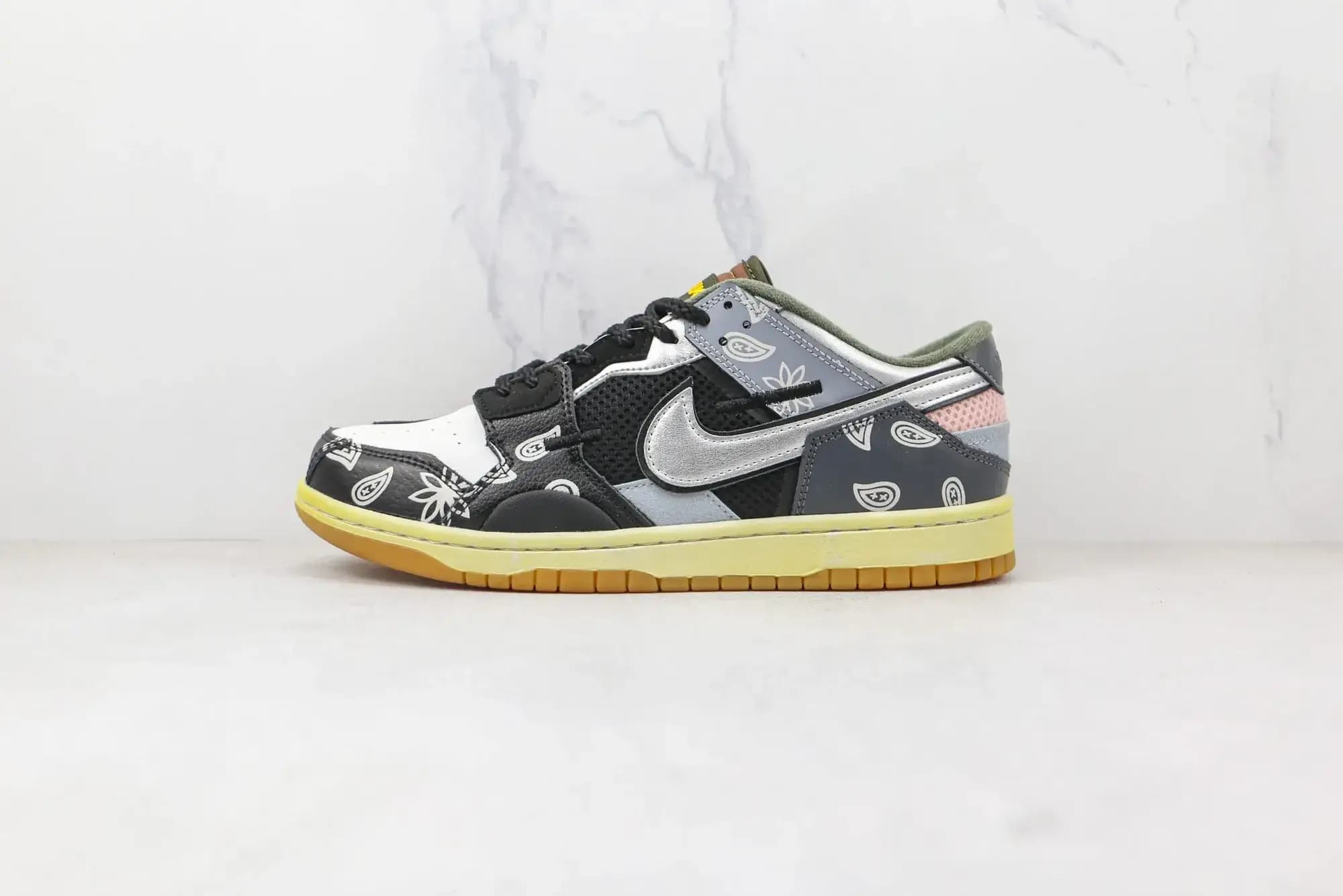 Nike SB Dunk Low Bandanna