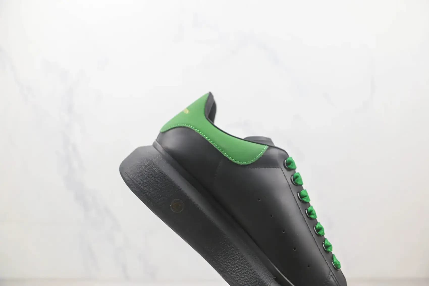 Alexander McQueen — Produktbild