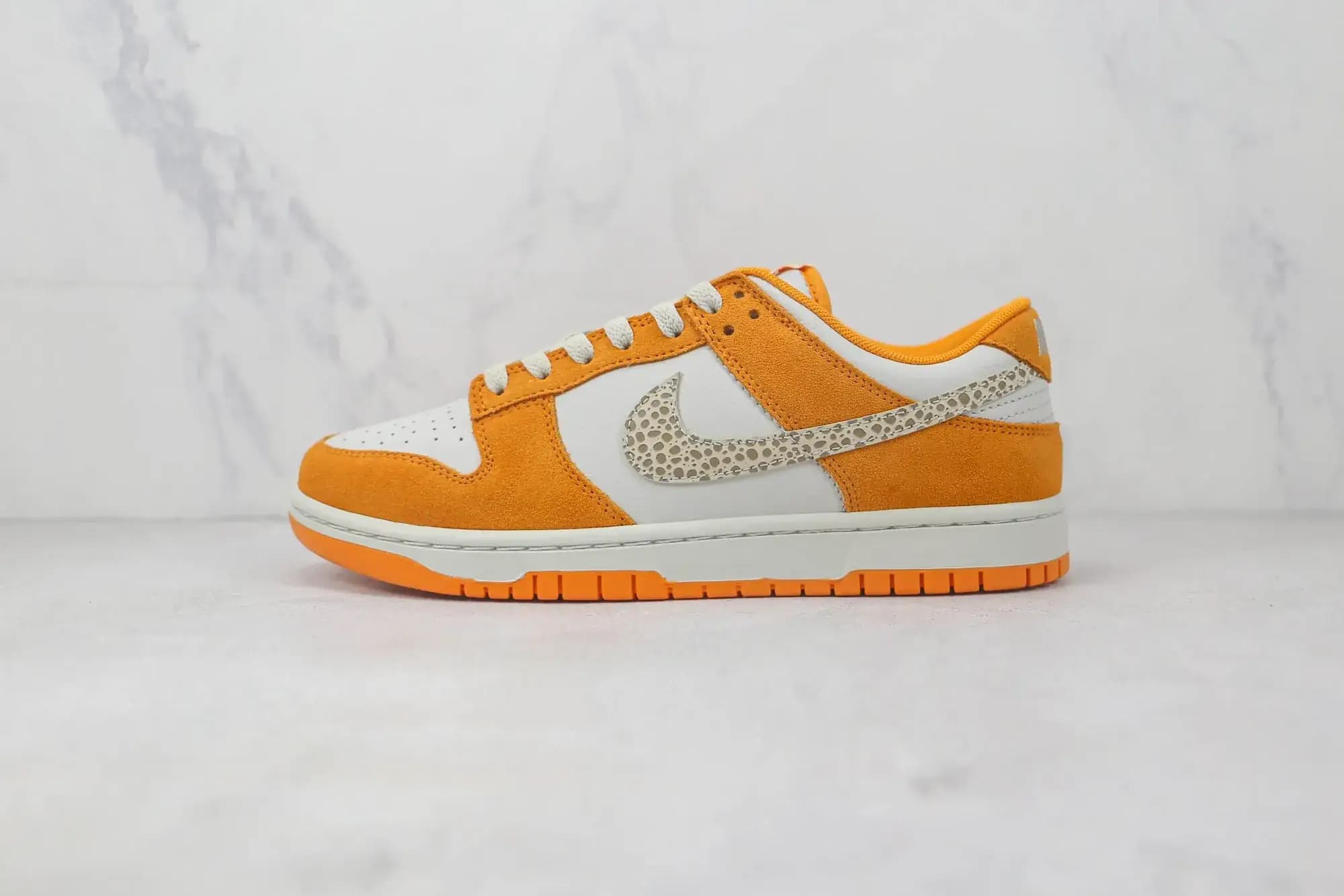 Nike Dunk Low SE Leopard hook