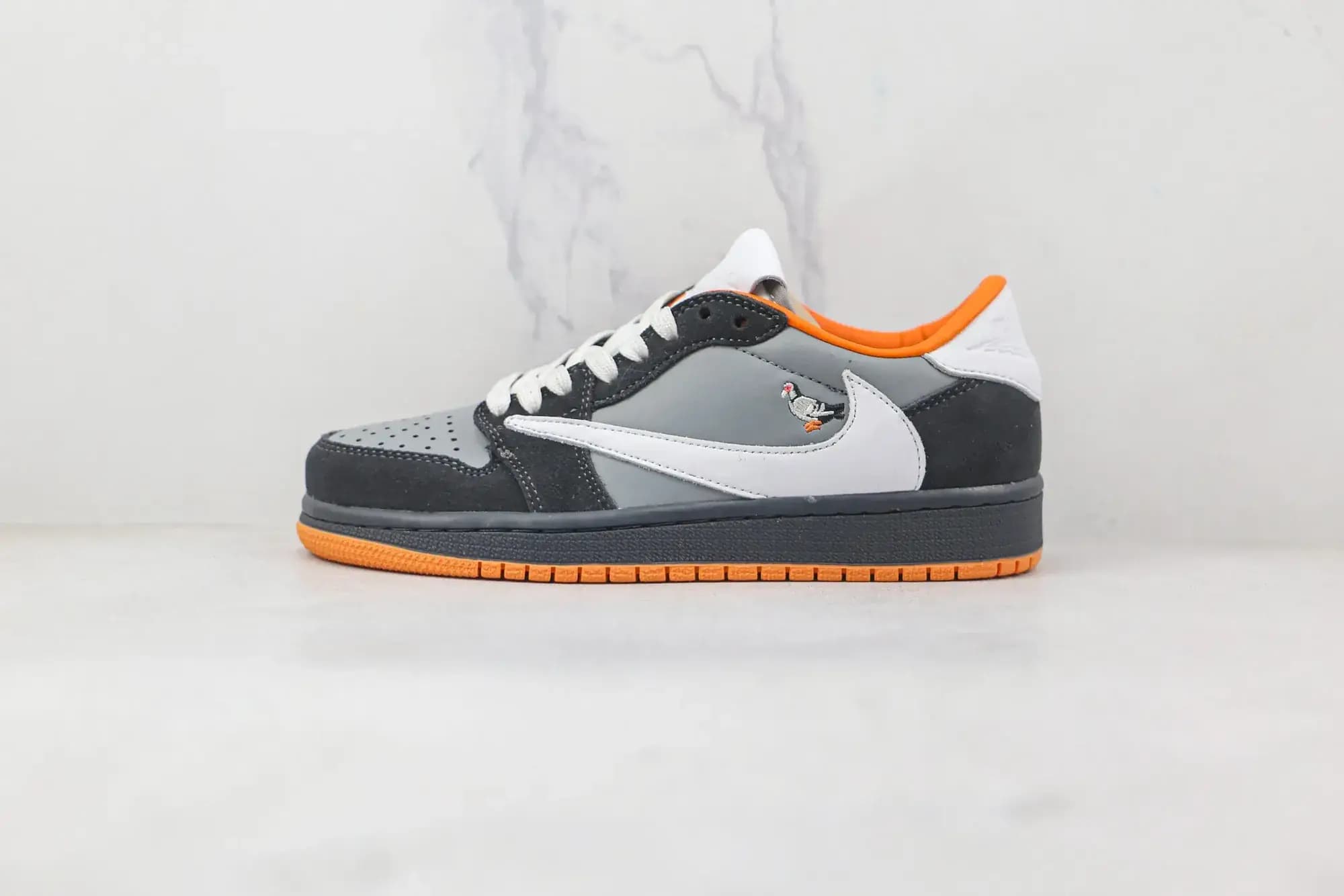 Nike Staple Nike SB Dunk Low Pigeon