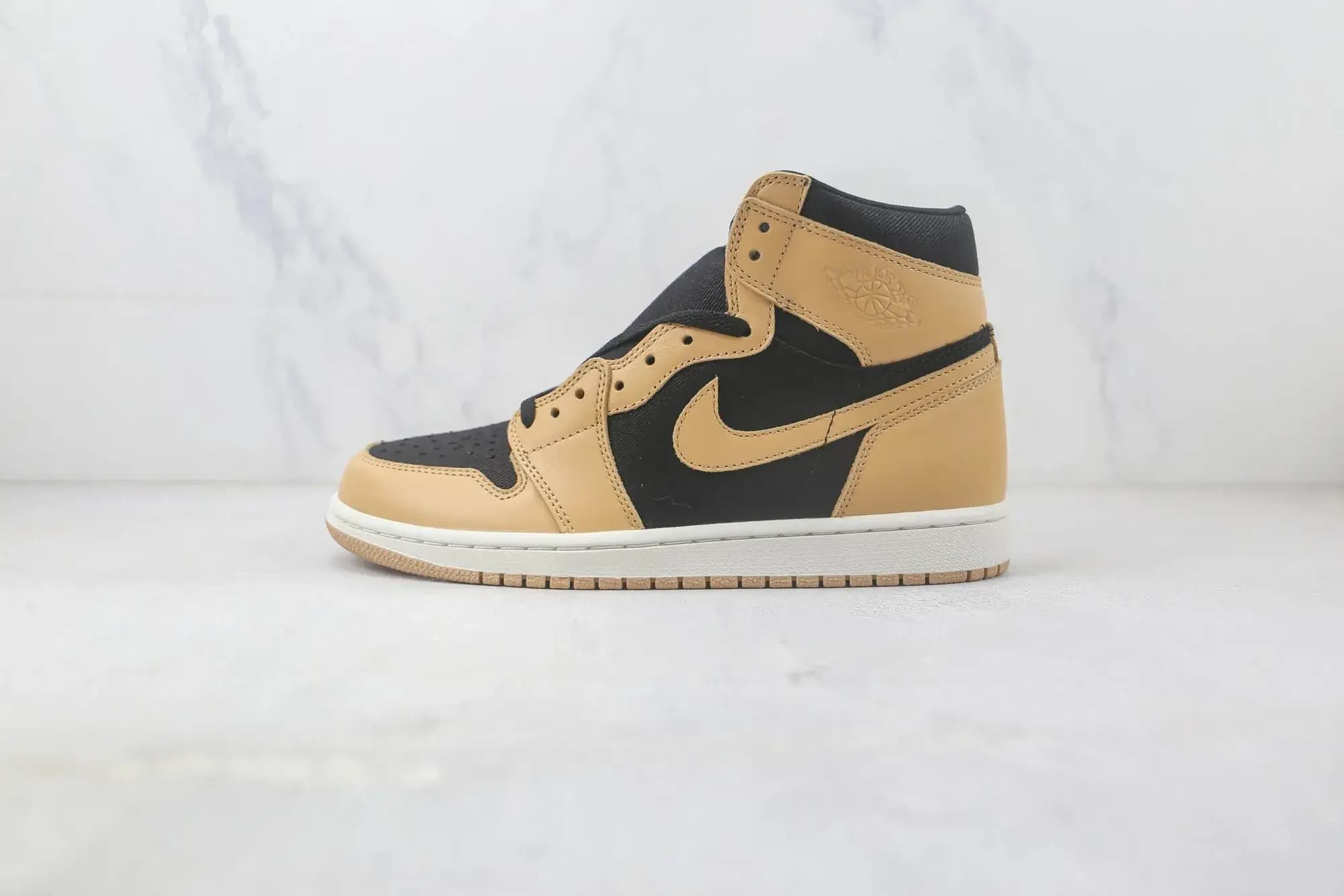 Jordan Nike Air Jordan 1 Retro High OG Heritage