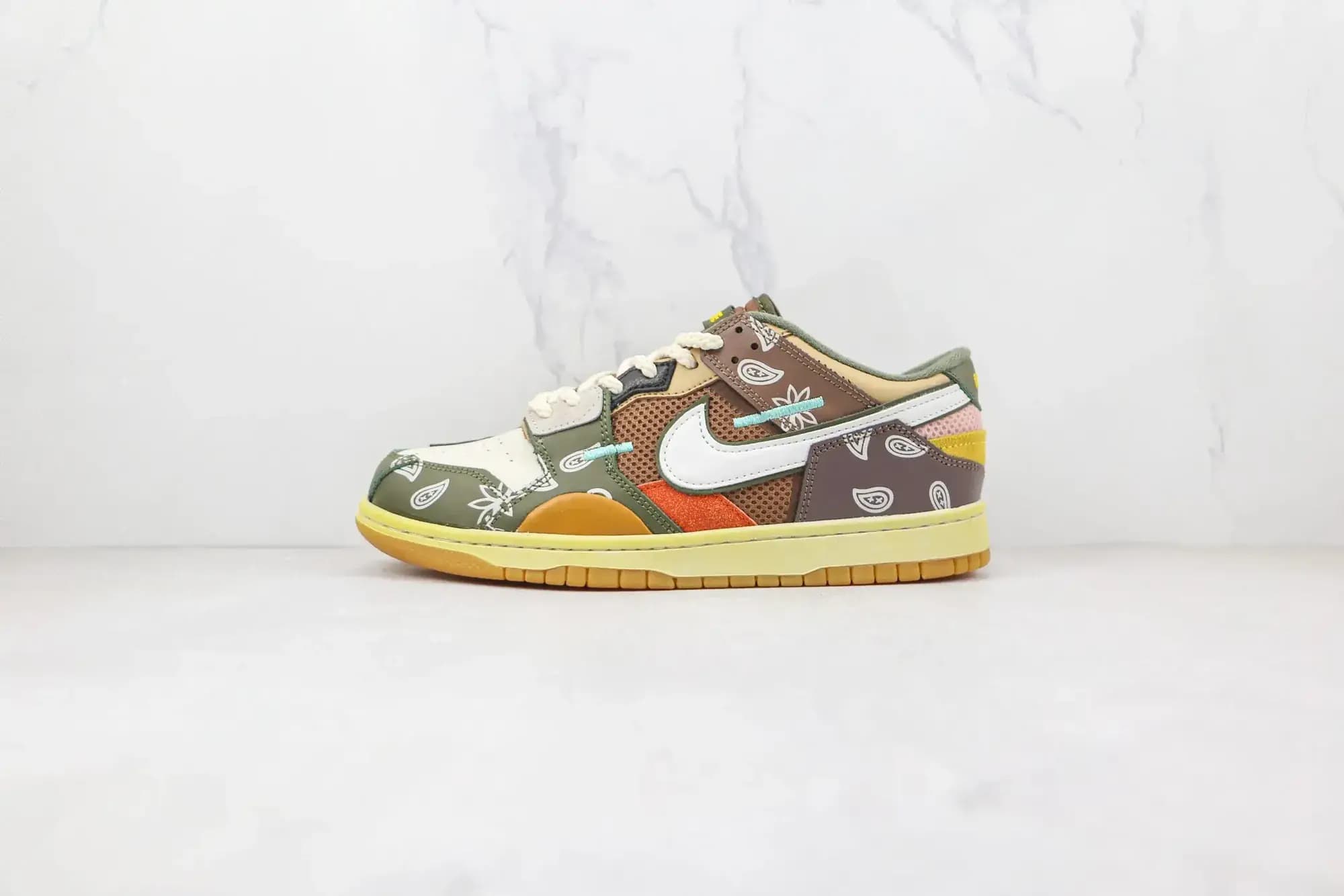 Nike SB Dunk Low Cashew flower color stitching
