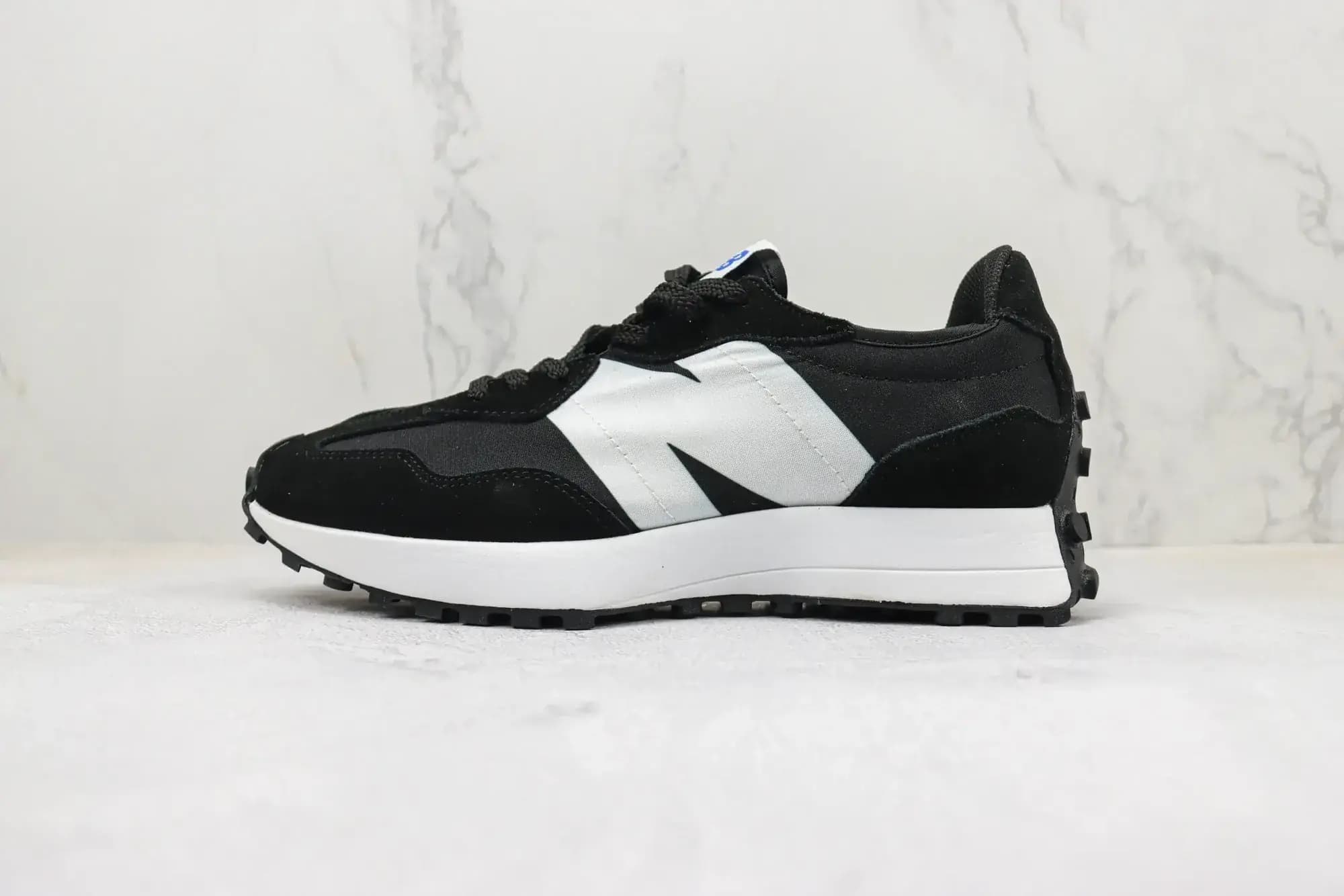 New Balance 327