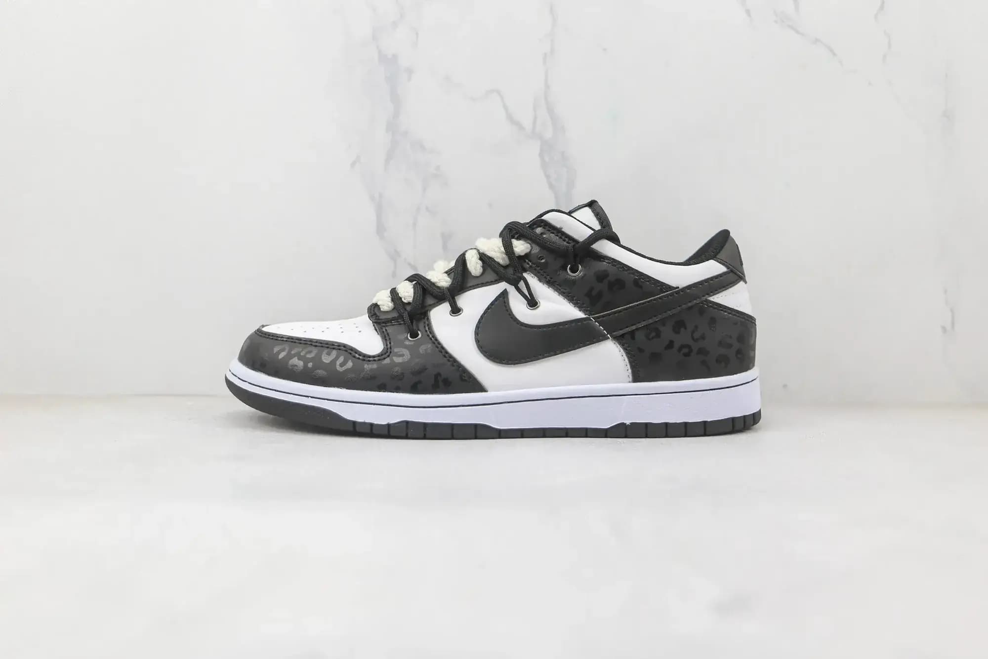 Nike SB Dunk Low — White black Drawstring