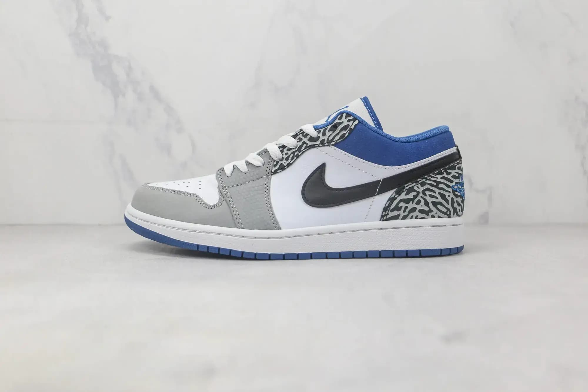 Jordan Nike Air Jordan 1 Low SE True — Blue