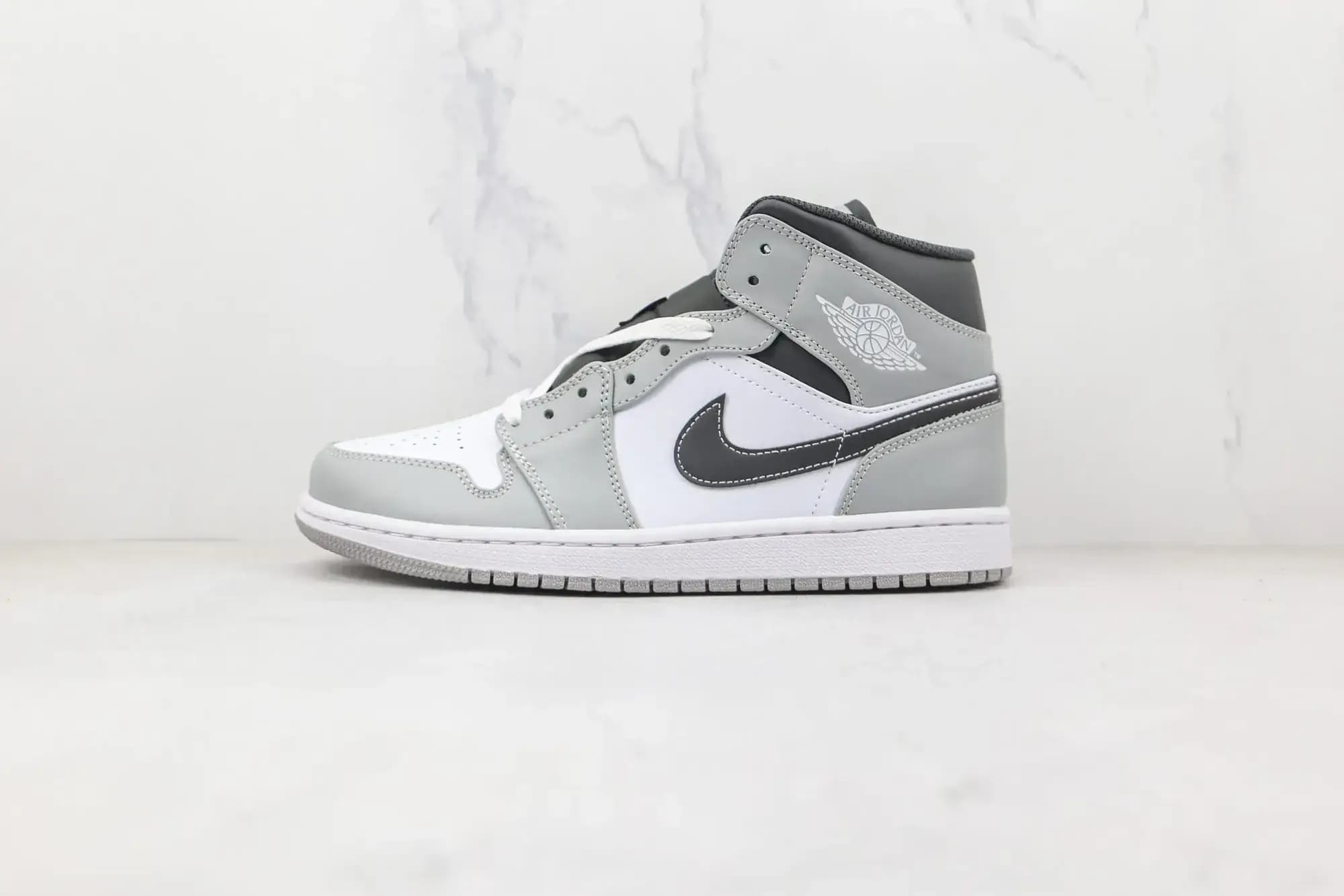 Jordan Nike Air Jordan 1 Mid New soot