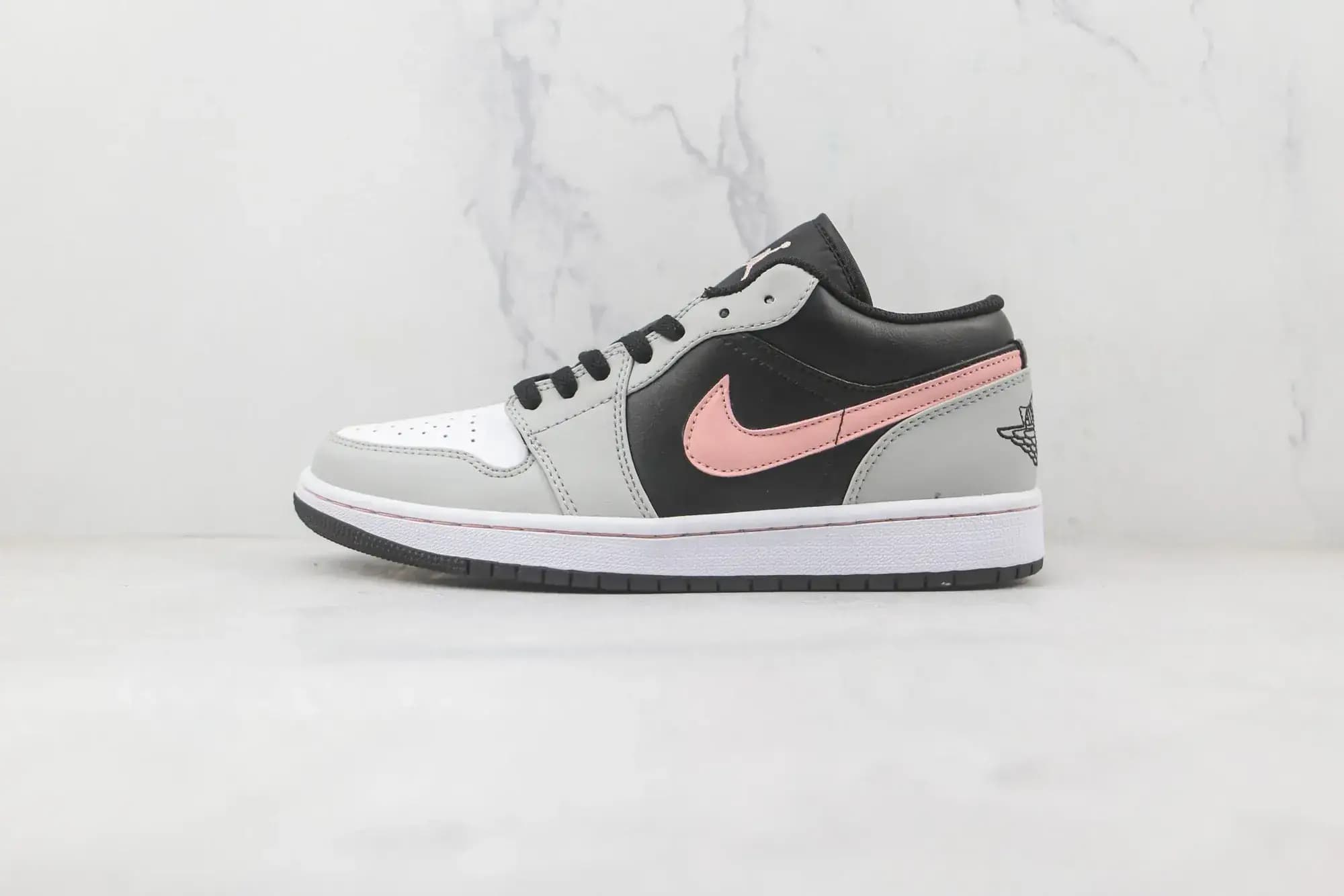 Jordan Nike Air Jordan 1 — Pink Black