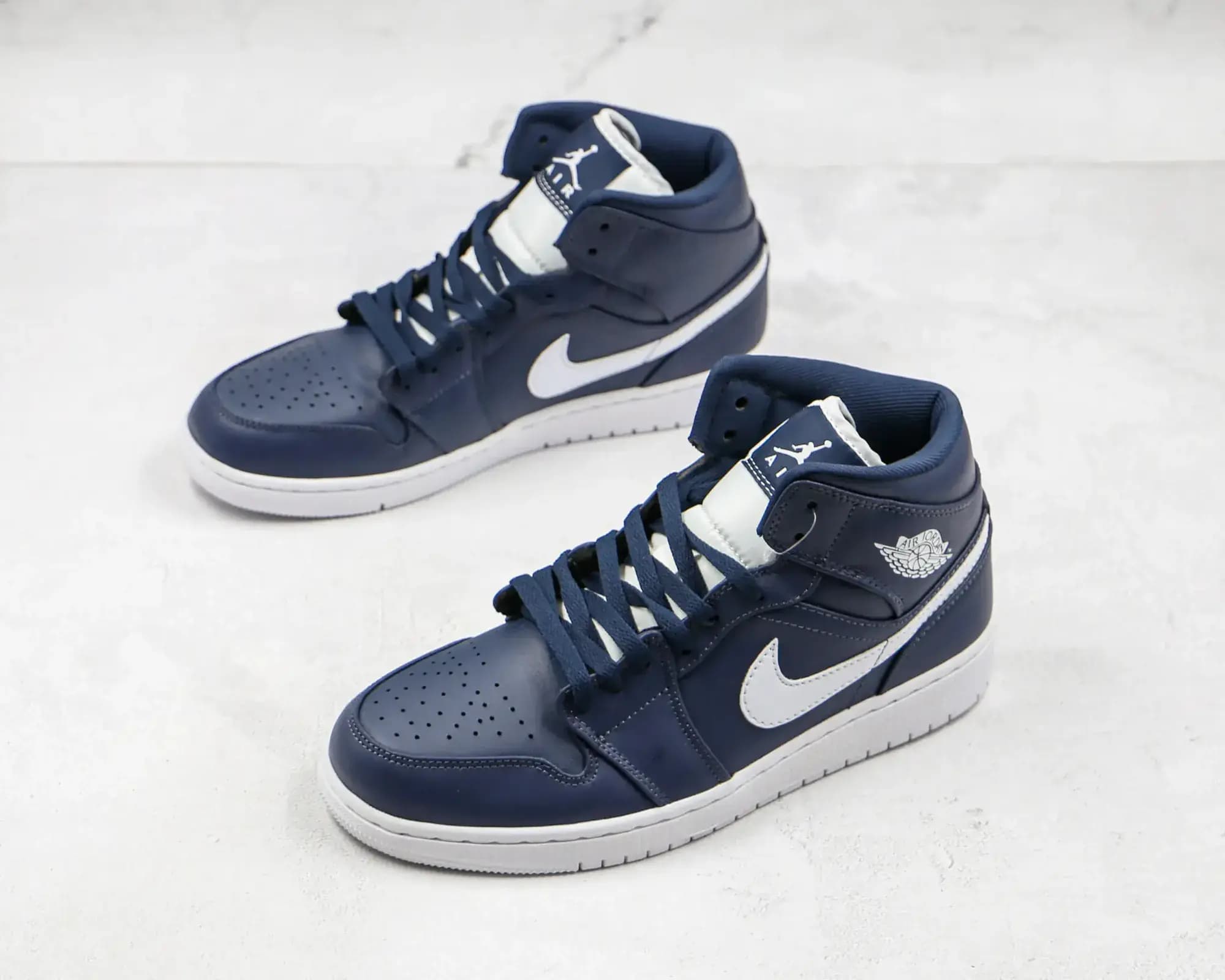 Jordan NIKE Air Jordan 1 Mid — navy blue