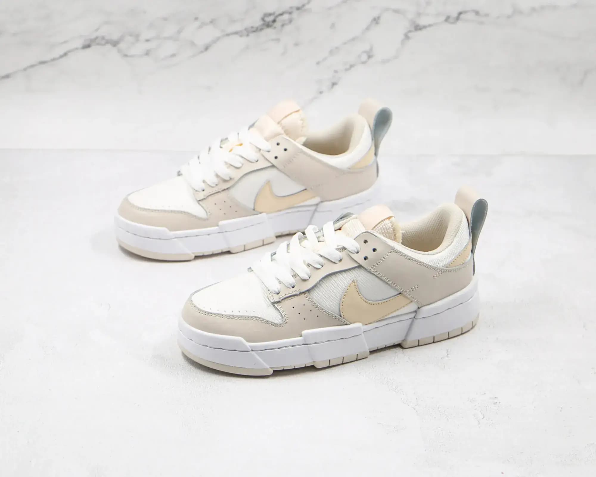 Nike Dunk deconstructs off — white