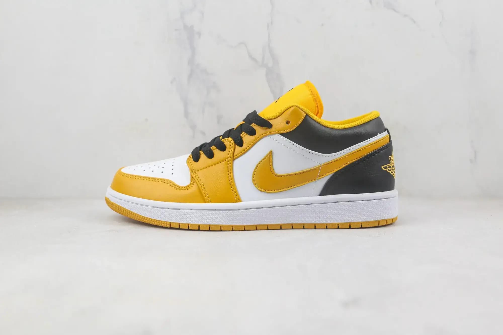 Jordan Nike Air Jordan 1 Low University — Gold White