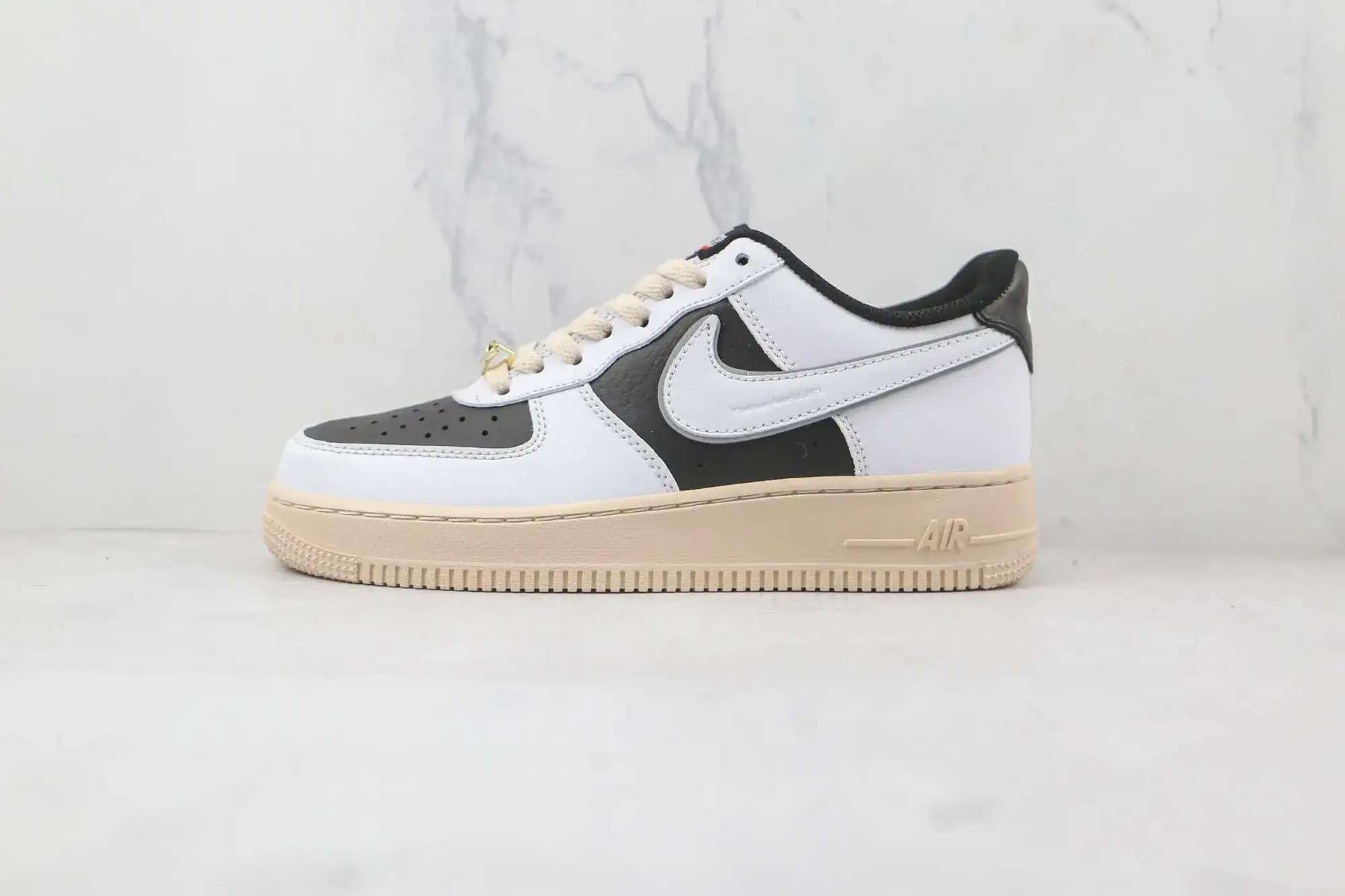 Nike Air Force 1 07 — White black