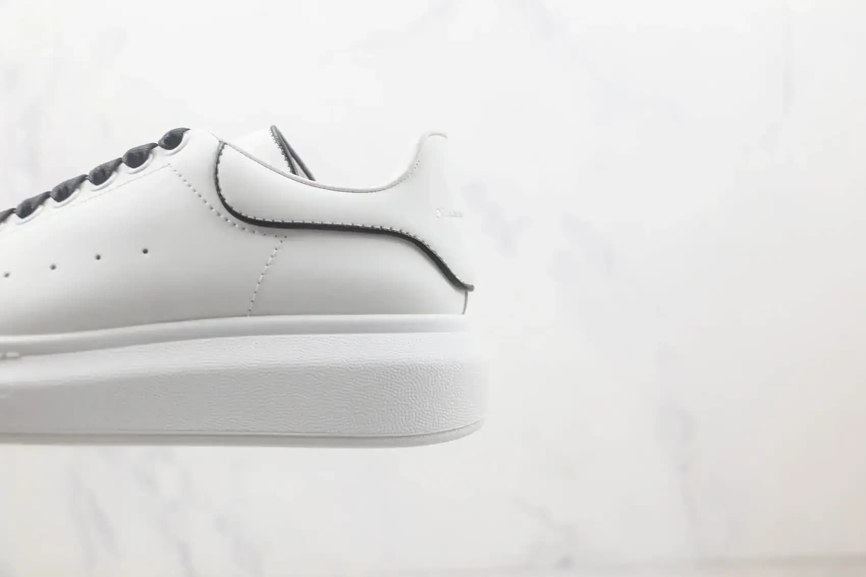 Alexander McQueen — Produktbild