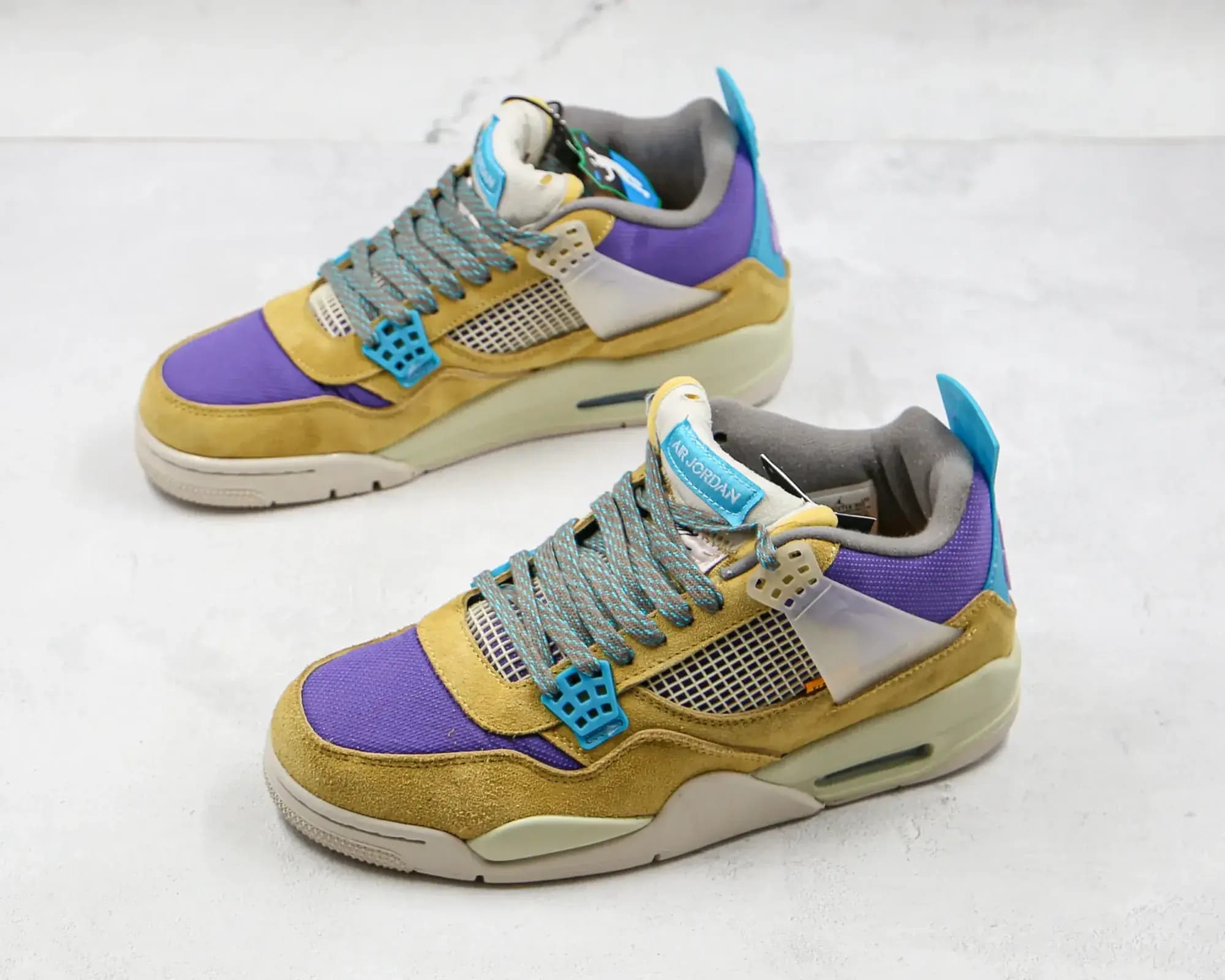 Jordan NIKE Air Jordan 4 SE — Taupe Haze