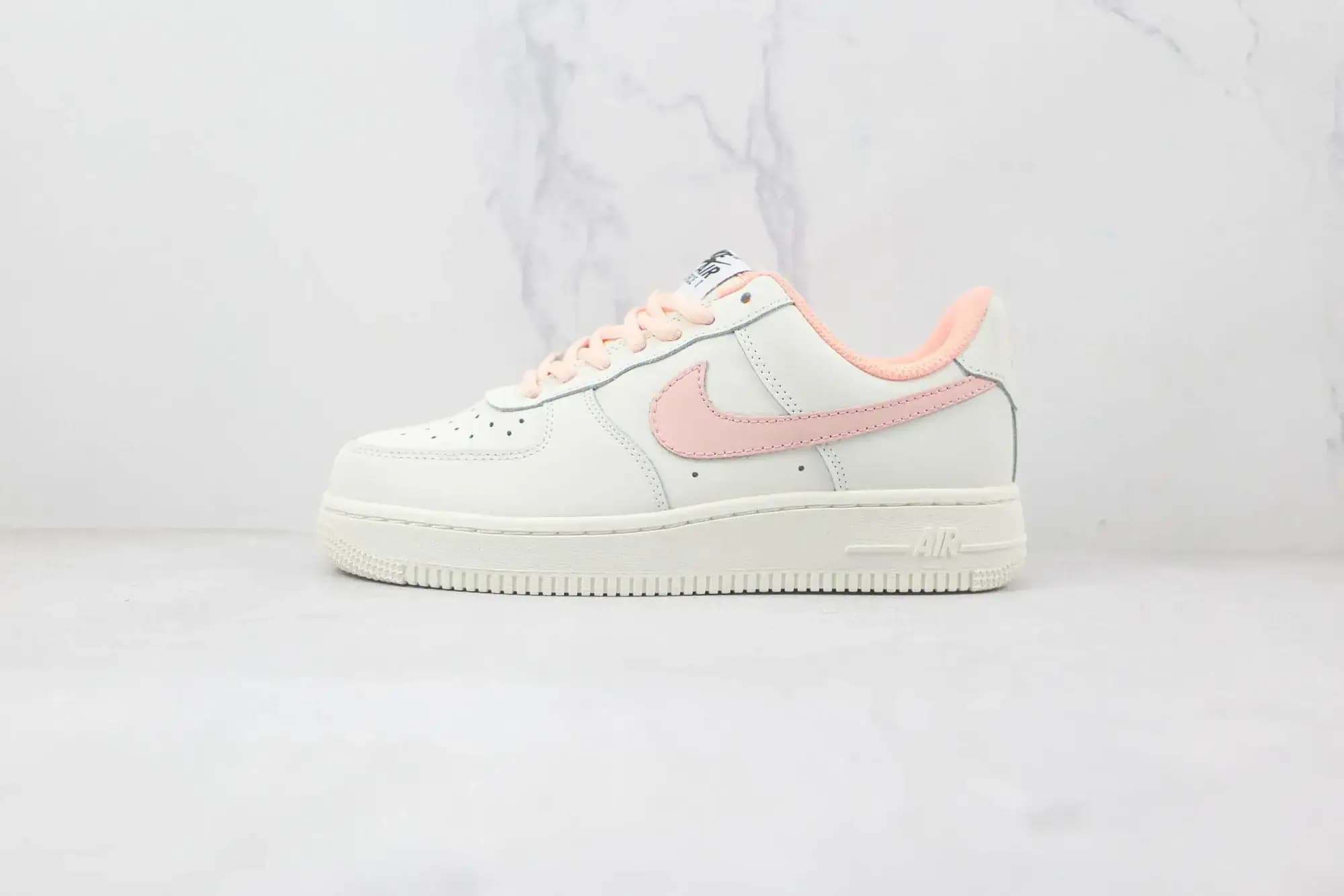 Nike Air Force 1 07 Low — powder