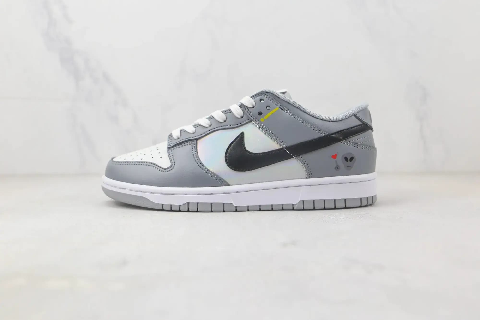 Nike SB Dunk Low Alien Dark — Grey
