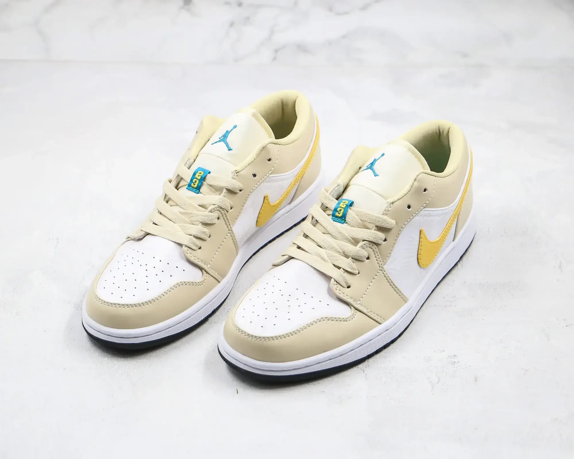 Jordan NIKE Air Jordan 1 Low Light Orewood — Brown
