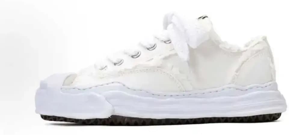 Mihara Yasuhiro Maison Mihara Yasuhiro Peterson Low Top Sneakers — White