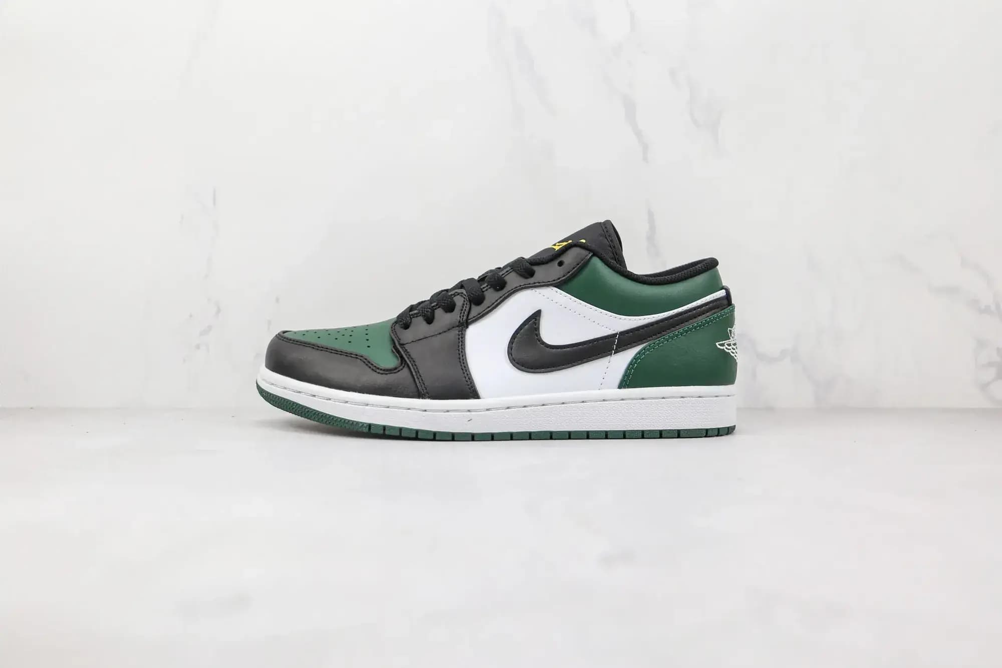 Jordan NIKE AJ1 Air Jordan 1 low — Black green toe