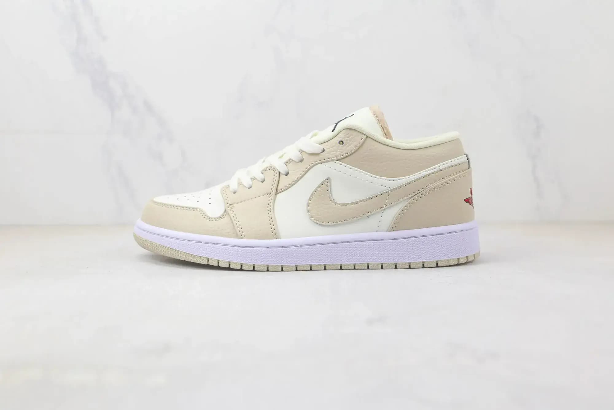 Jordan Nike Air Jordan 1 Low SE — Sail Rattan University Red