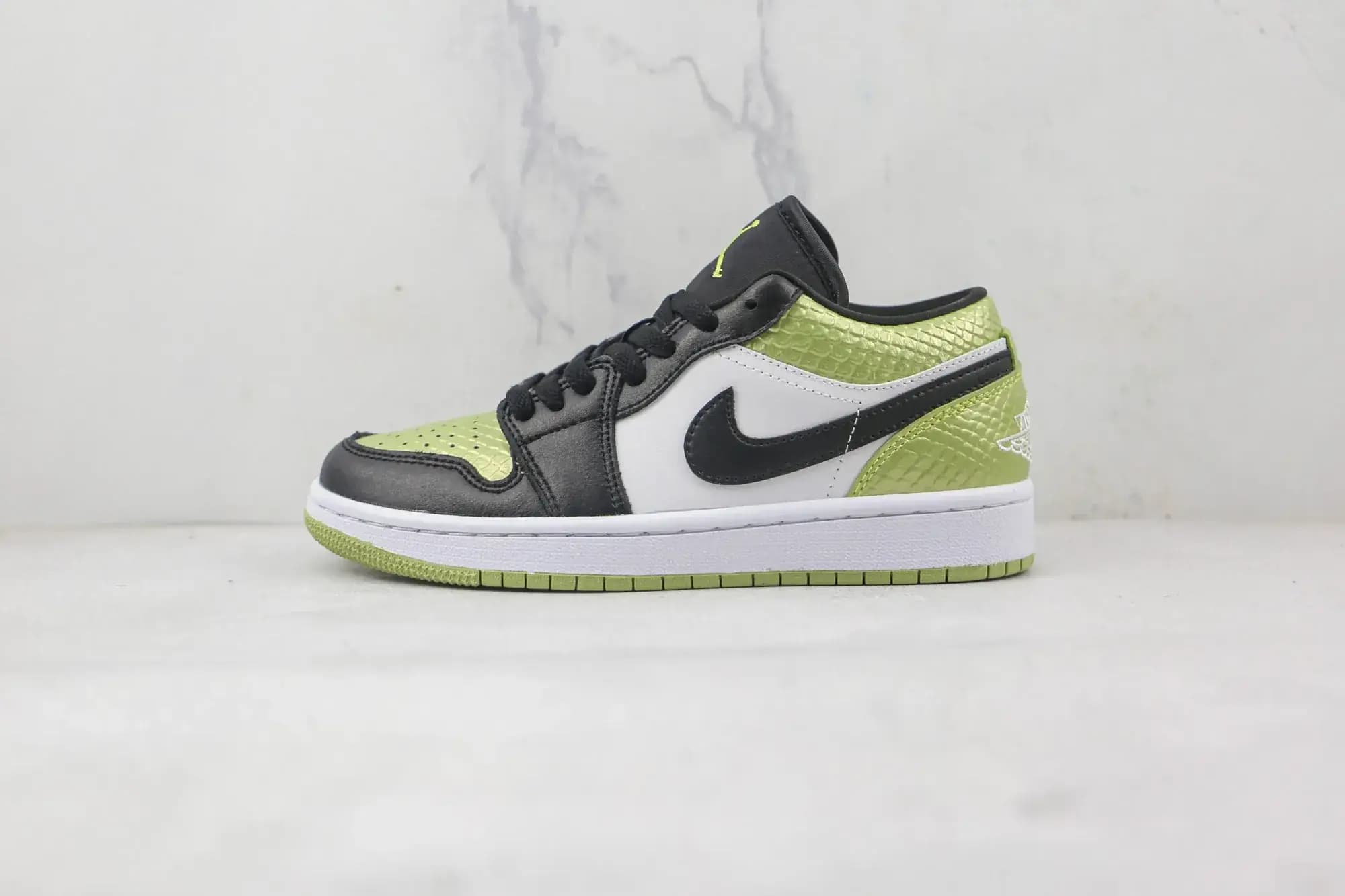 Jordan Nike Air Jordan 1 Low Vivid — Green Snakeskin