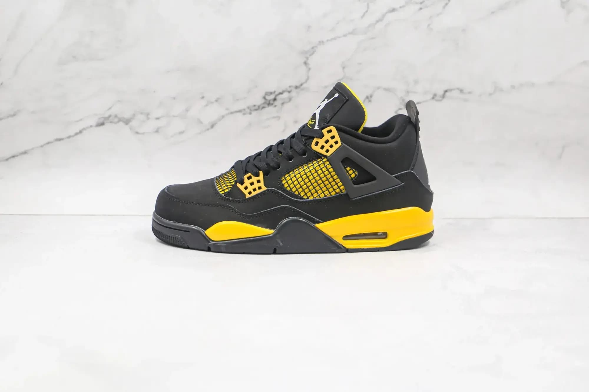 Jordan NIKE Air Jordan 4 — Black yellow